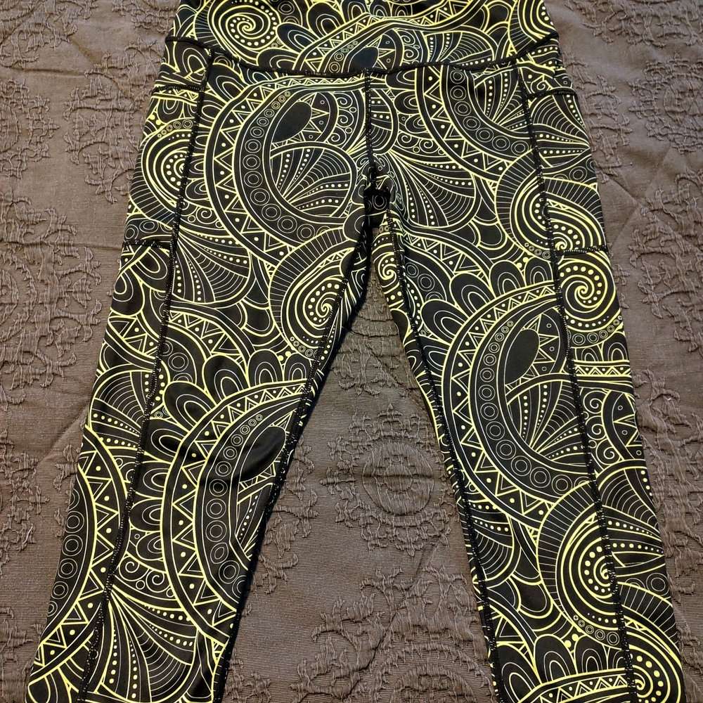 Constantly Varied Gear Neon Zenergy Capri Length Leggings